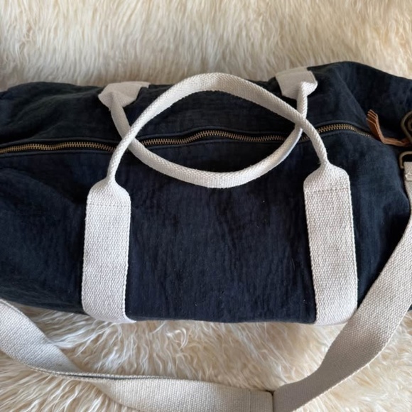 NEW Brandy Melville John Galt Black White Duffle Bag Crossbody Duffle - Picture 7 of 9